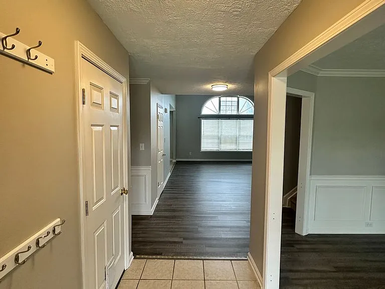 9215 Eminence Ct — Photo 2