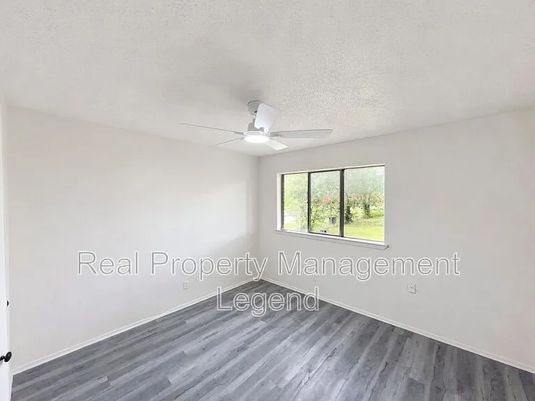 1021 Irene Dr — Photo 10