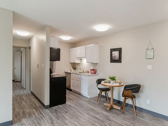 3rd image of 612 S 16th St #33