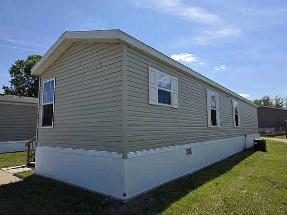 3rd image of 1440 W Plum St #222