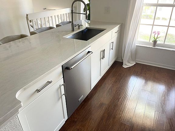 2nd image of 4275 Castlebridge Ln