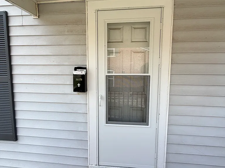1117 W High St #B — Photo 3