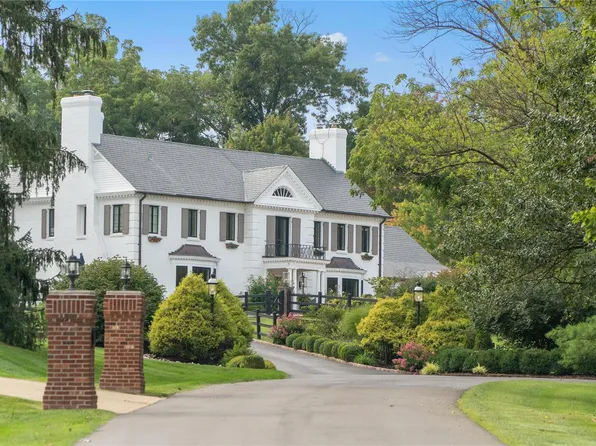 8 Radnor Rd, Saint Louis, MO 63131