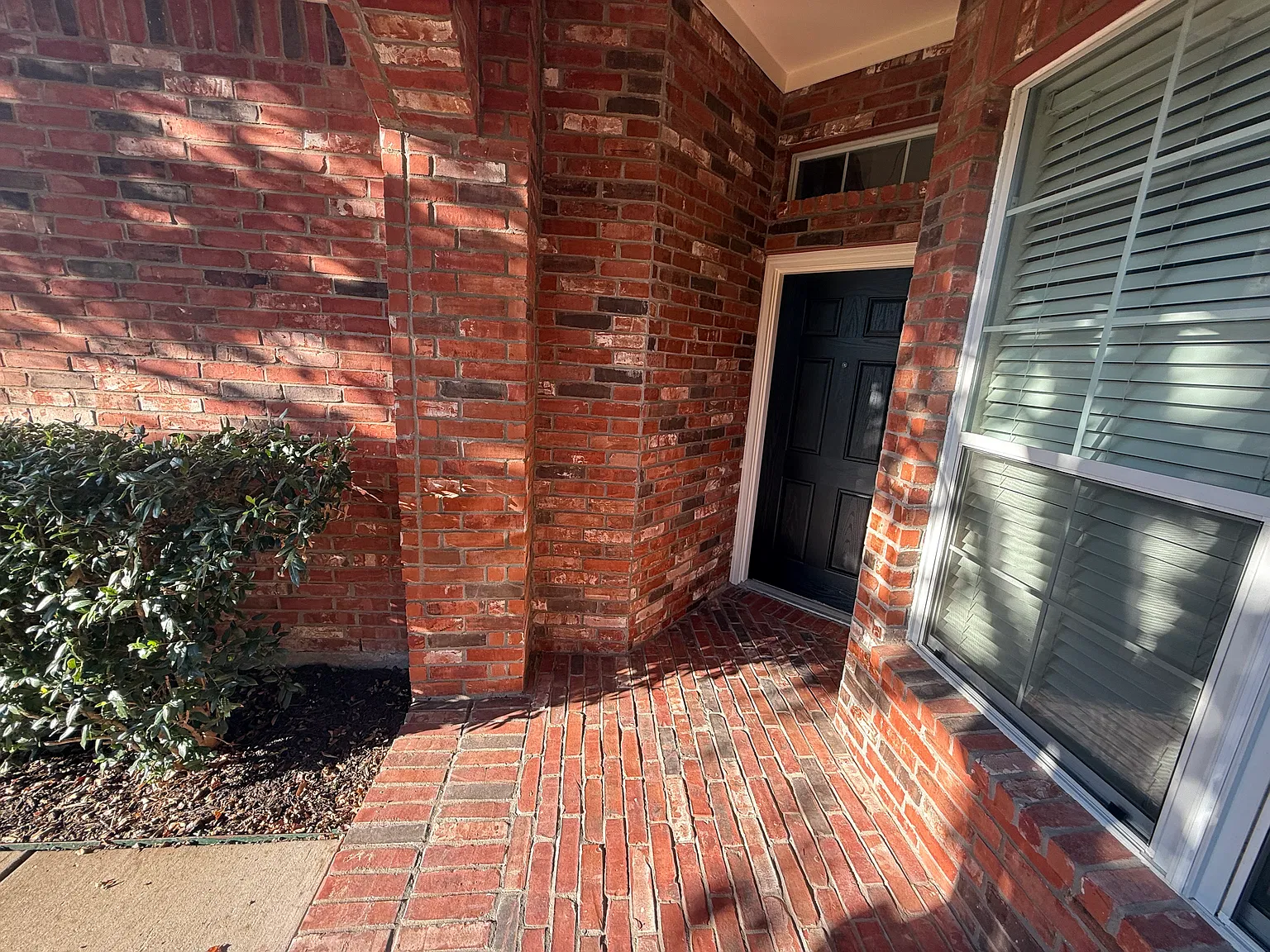 3 bed, 1610 sqft, $2,300 — Photo 2