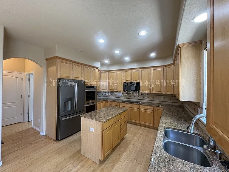1730 S Poplar St — Photo 7