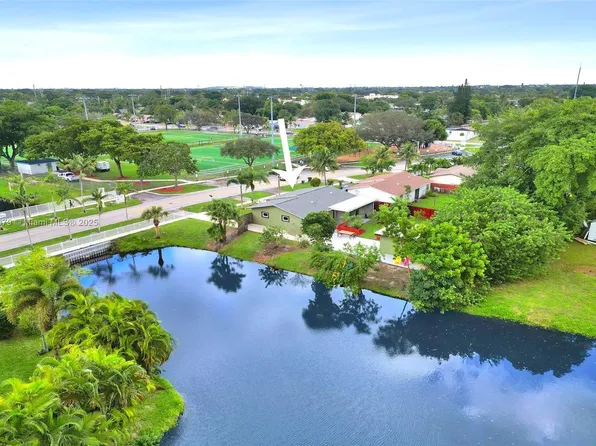 7804 SW 5th St, North Lauderdale, FL 33068