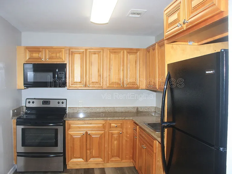 4176 Versailles Dr #D — Photo 16