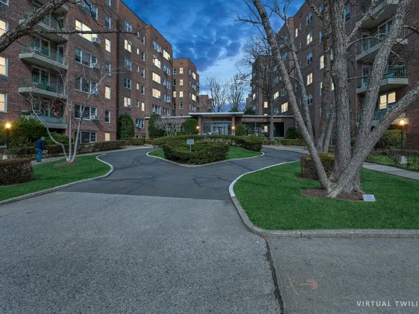 3750 Hudson Manor Terrace image 11 of 15