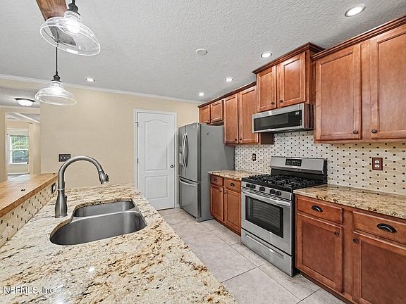 3rd image of 137 LAKESIDE Court