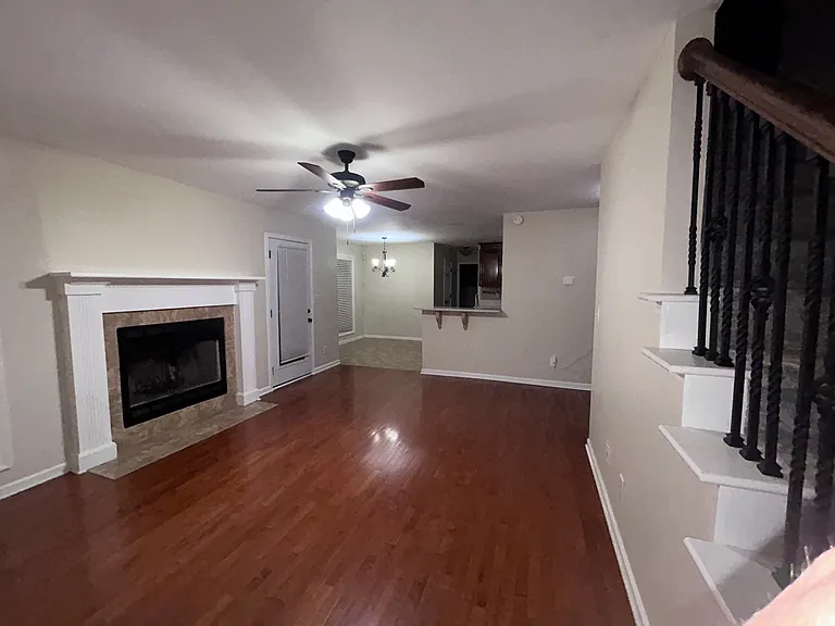 325 London Ln — Photo 5