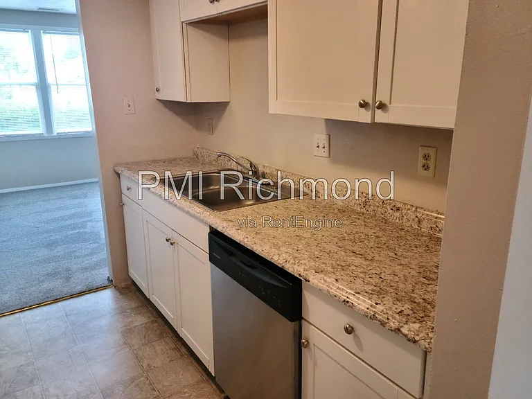 9623 Greenmeadow Cir — Photo 7
