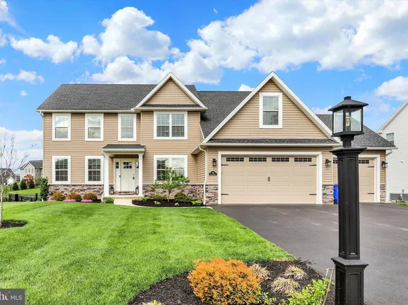 202 Delanie Dr, Greencastle, PA 17225