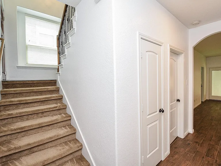 18 Cheswood Manor Dr — Photo 5
