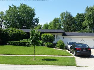 8 Frances Ct, Buffalo Grove, IL 60089