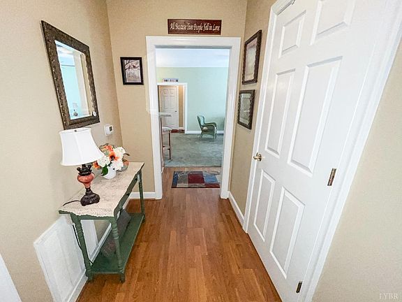 3rd image of 601 Wyndhurst Dr APT 201