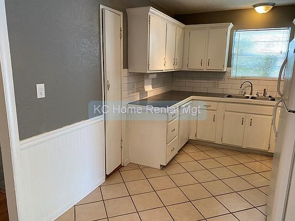 4th image of 214 E 79th St