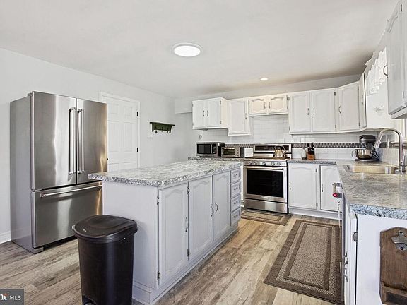 2nd image of 2813 Monmouth Rd
