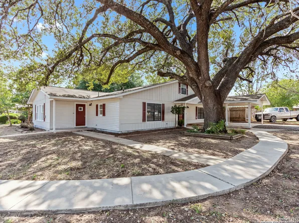 122 N BRYANT ST, Pleasanton, TX 78064