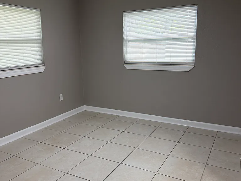 211 Ederington Dr — Photo 4
