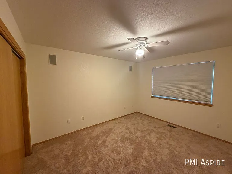 1424 Wildrose Dr — Photo 20