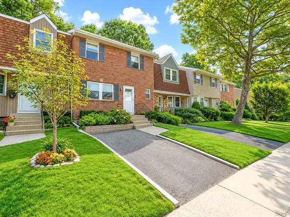 115 Woody Lane, Woodbury, NY 11797