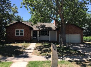 607 N 1st St, Garden City, KS 67846