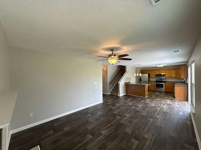 4 bed, 2.5 bath, 1830 sqft, $2,095 — Photo 4