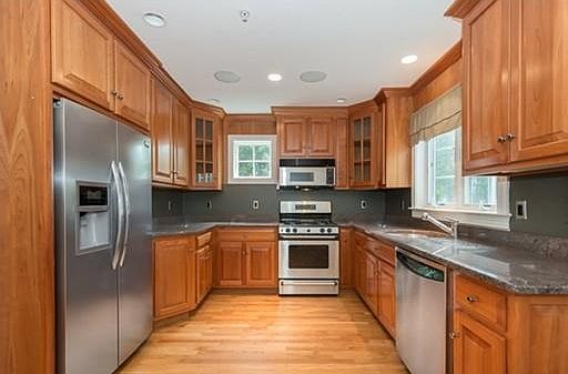 3rd image of 22 Winter St