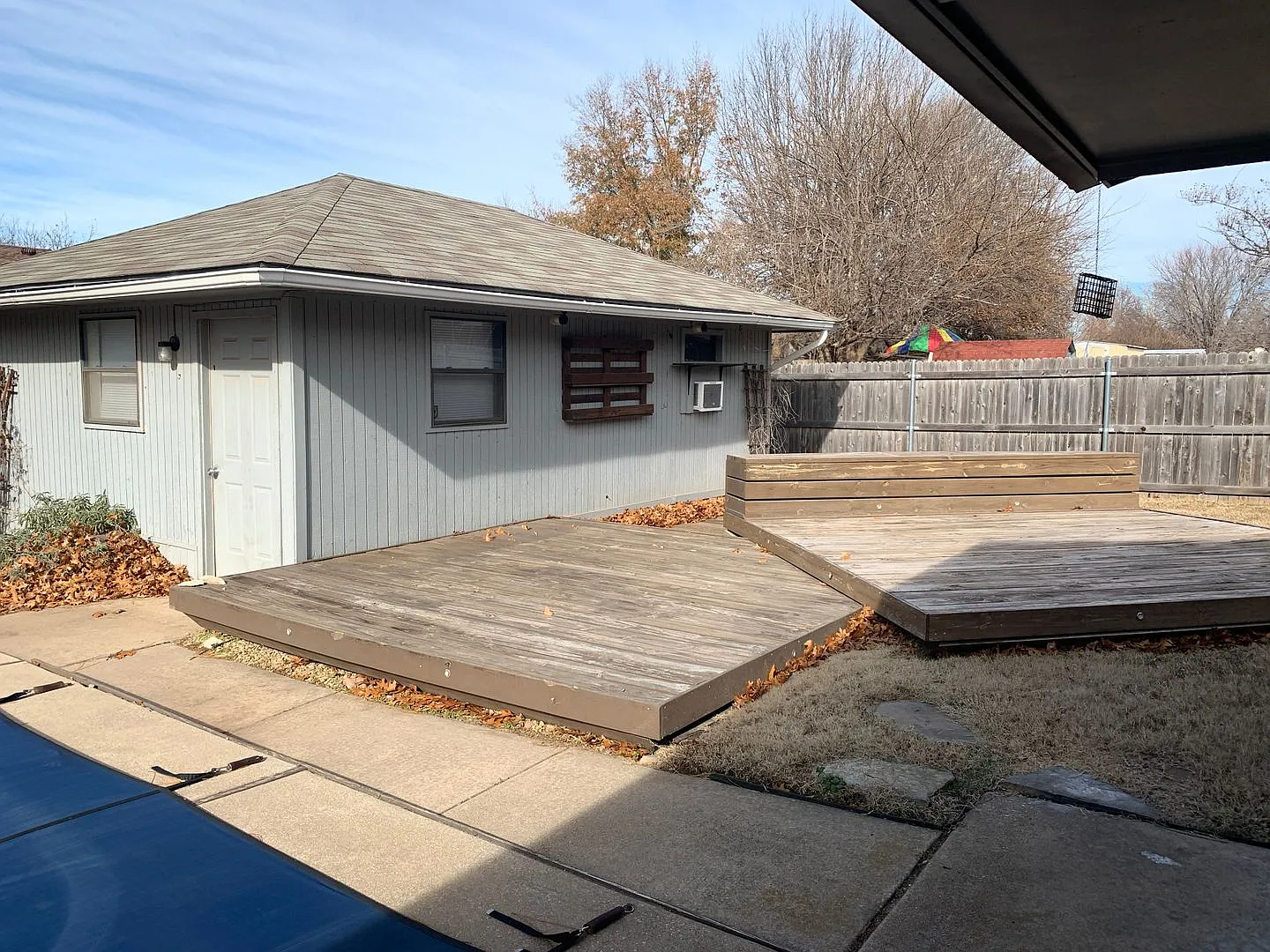 3 Bedroom Home with a Pool in West Norman — Photo 2