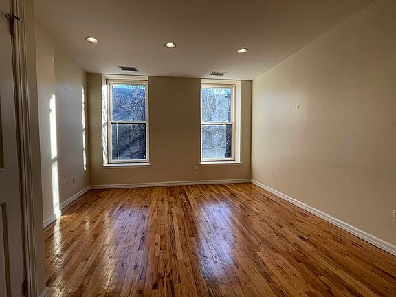 2nd image of 275 W 132nd St #2