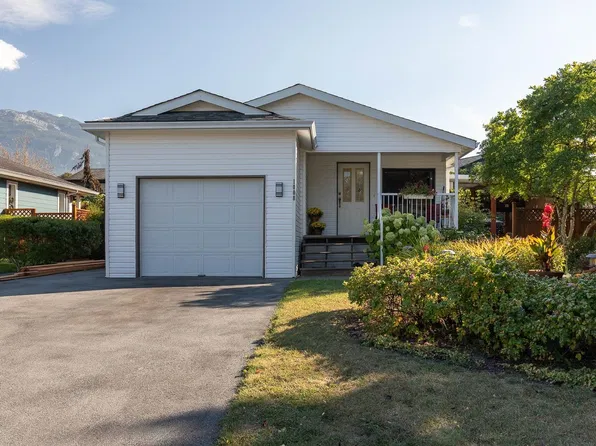 1008 Edgewater Cres, Squamish, BC V8B 0G3