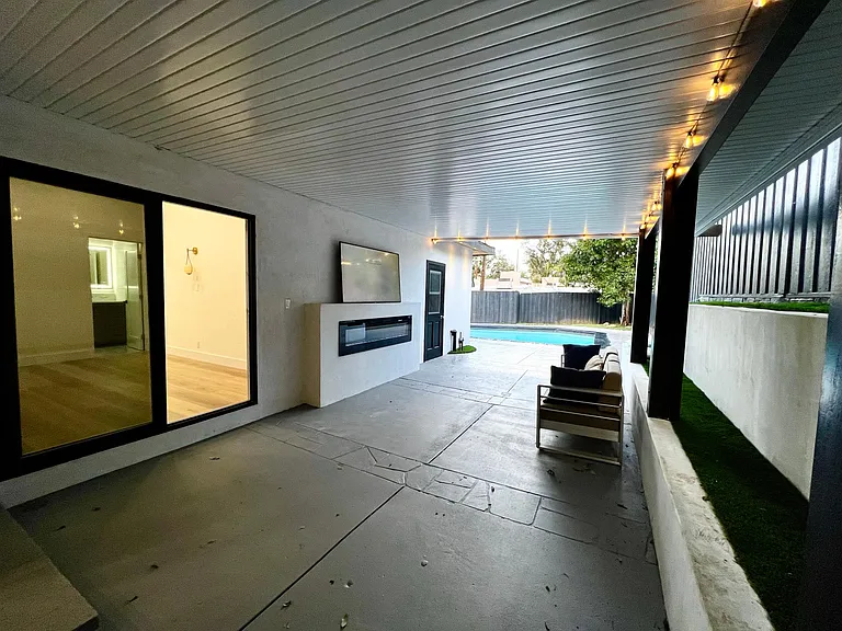 21360 Avenue San Luis — Photo 31