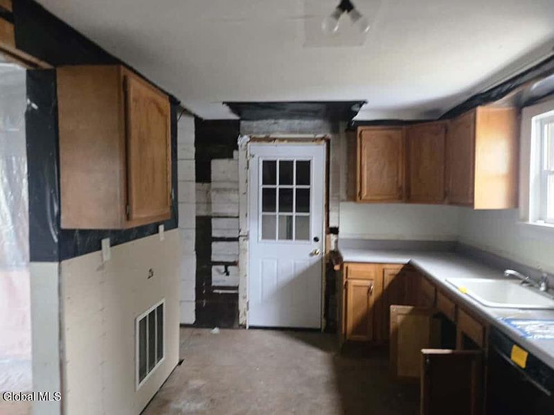 4th image of 12 West Street