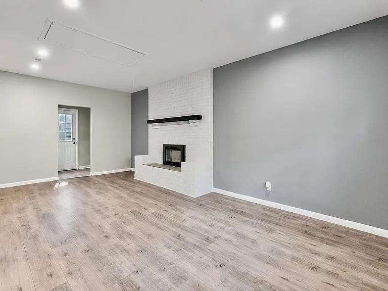 960 Savage Rd — Photo 4