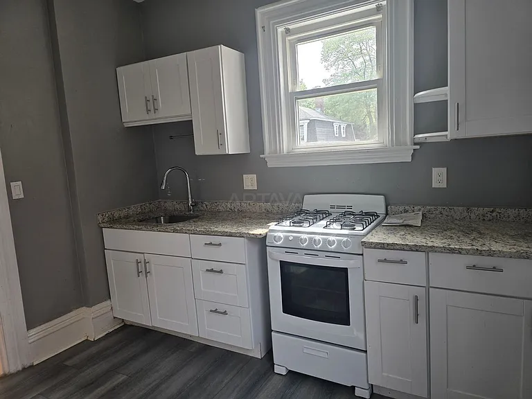21 Forest St #6 — Photo 4