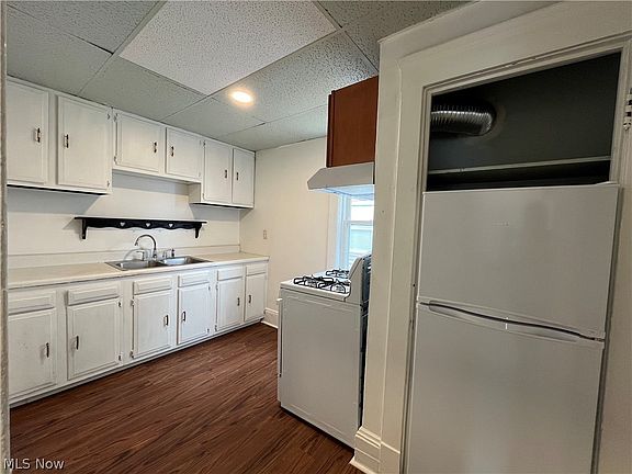 3rd image of 3153 Perkins Ave