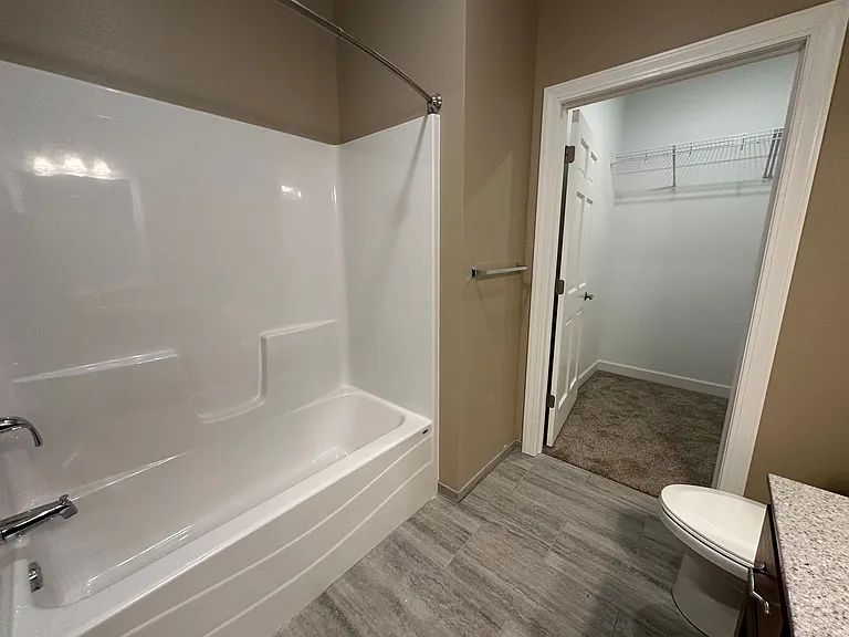 Red Earth Apartments- On Lake Butte Des Morts — Photo 26
