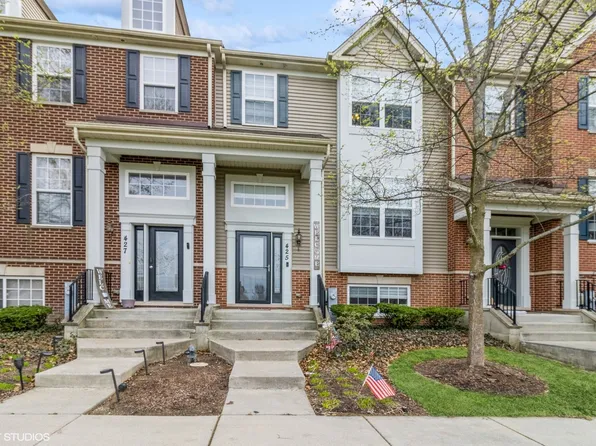 425 Town Center Blvd, Gilberts, IL 60136