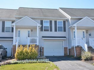 24 Cold Stream Dr, Lancaster, PA 17603