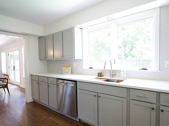 White Quartz & Grey Maple 