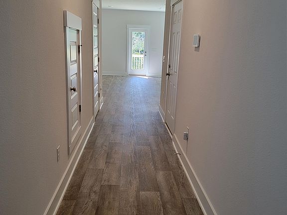 2nd image of 1427 Iroquois Dr