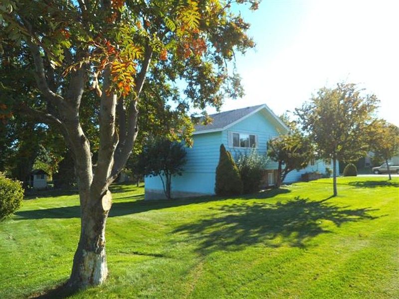 2nd image of 1882 Marshall Ave