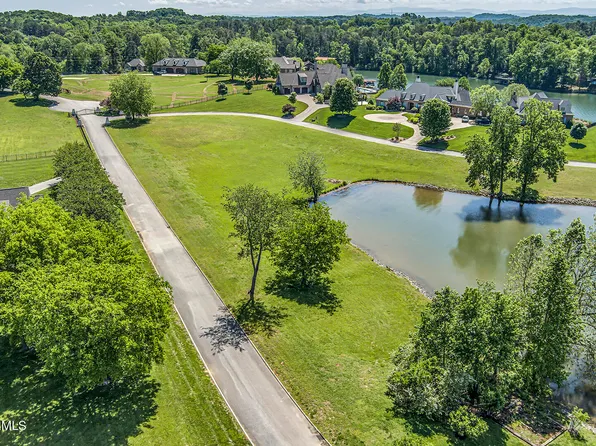 245 Viking Way, Lenoir City, TN 37772