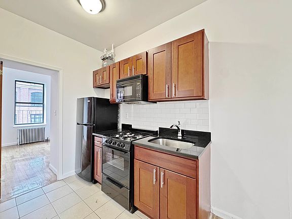 4th image of 61 Clinton St #20
