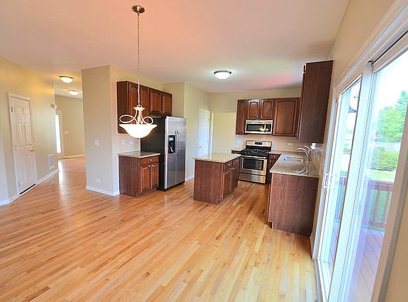 5th image of 2560 Lundquist Dr