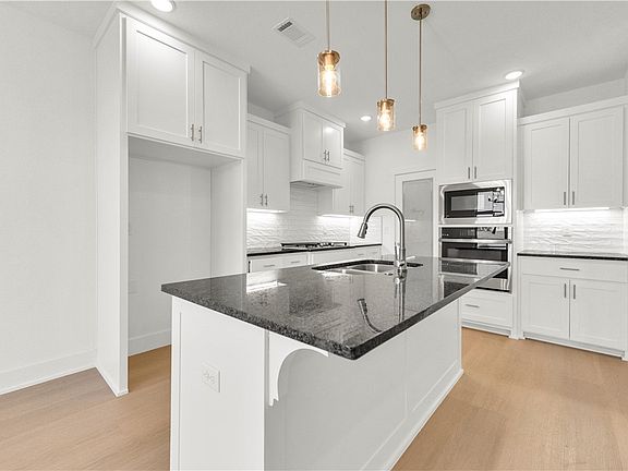 5th image of 7014 SW Orange Ave