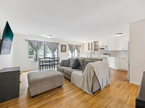 149 River Woods Ln, Burnsville, MN 55337