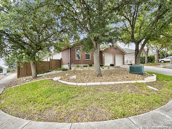 3rd image of 15814 HASTINGS PARK