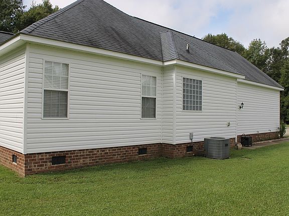4th image of 402 Wesley Dr
