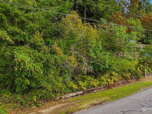 2nd image of 5044 Yearley Drive NE